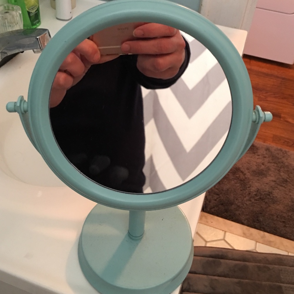 Makeup mirror