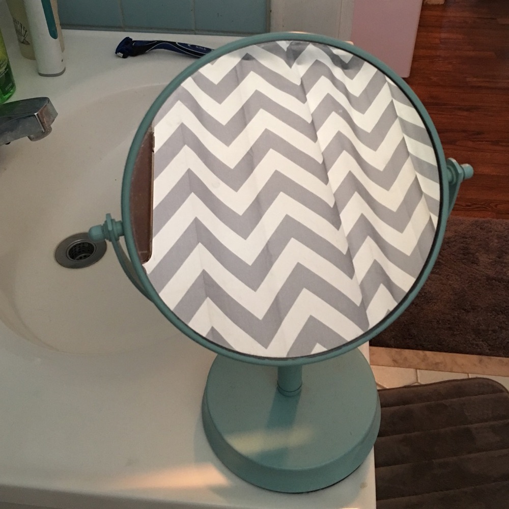 Makeup mirror - Picture 2 of 2