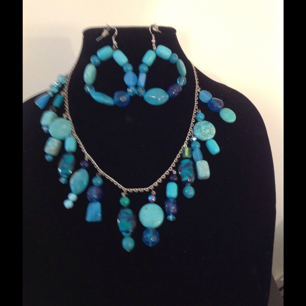 Turquoise & bead necklace set.
