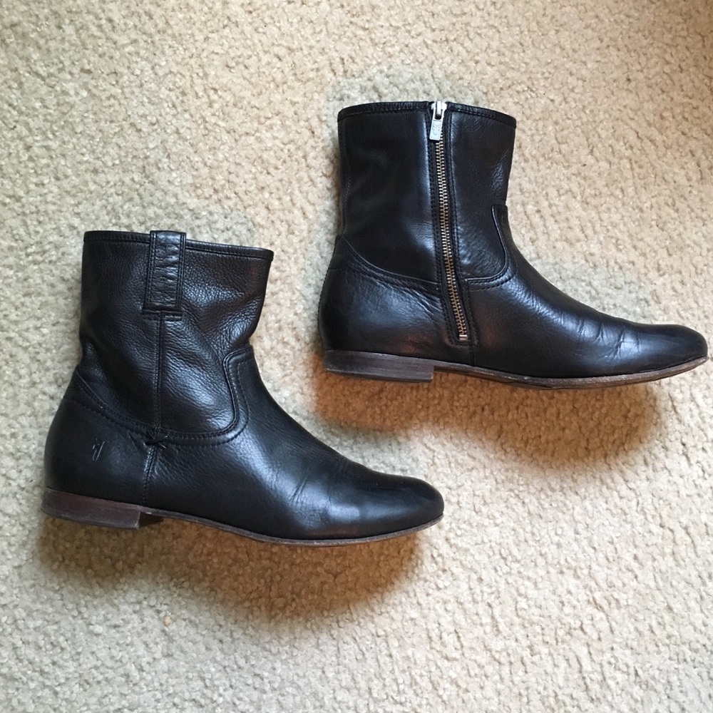 FRYE Jillian Short Zip Black Leather