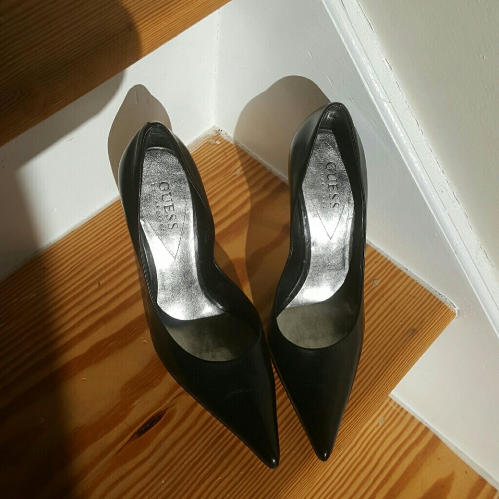 Guess by Marciano size 5.5 M classic pump