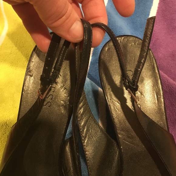 Donated. Guess heels - Picture 4 of 4