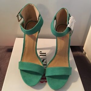 SEAFOAM SANDAL HEELS SIZE 6