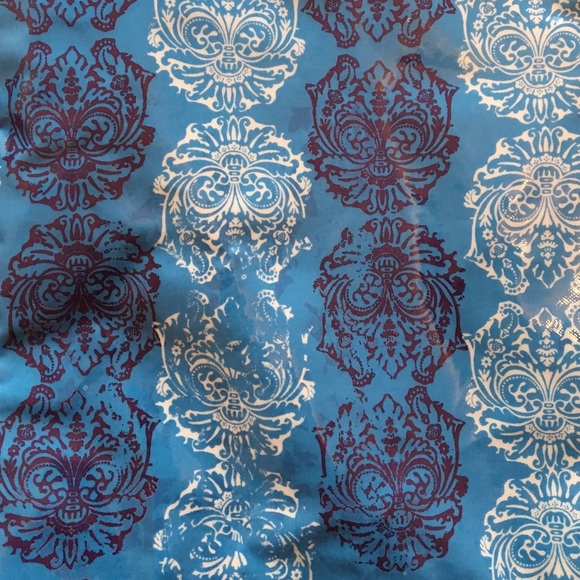 ✨NWOT✨ Baroque Patterned Laminated Tote - Picture 2 of 3