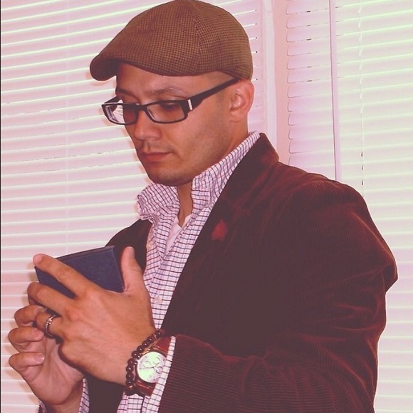 Meet your Posher, Jose. Browse my closet & share! - Picture 4 of 4