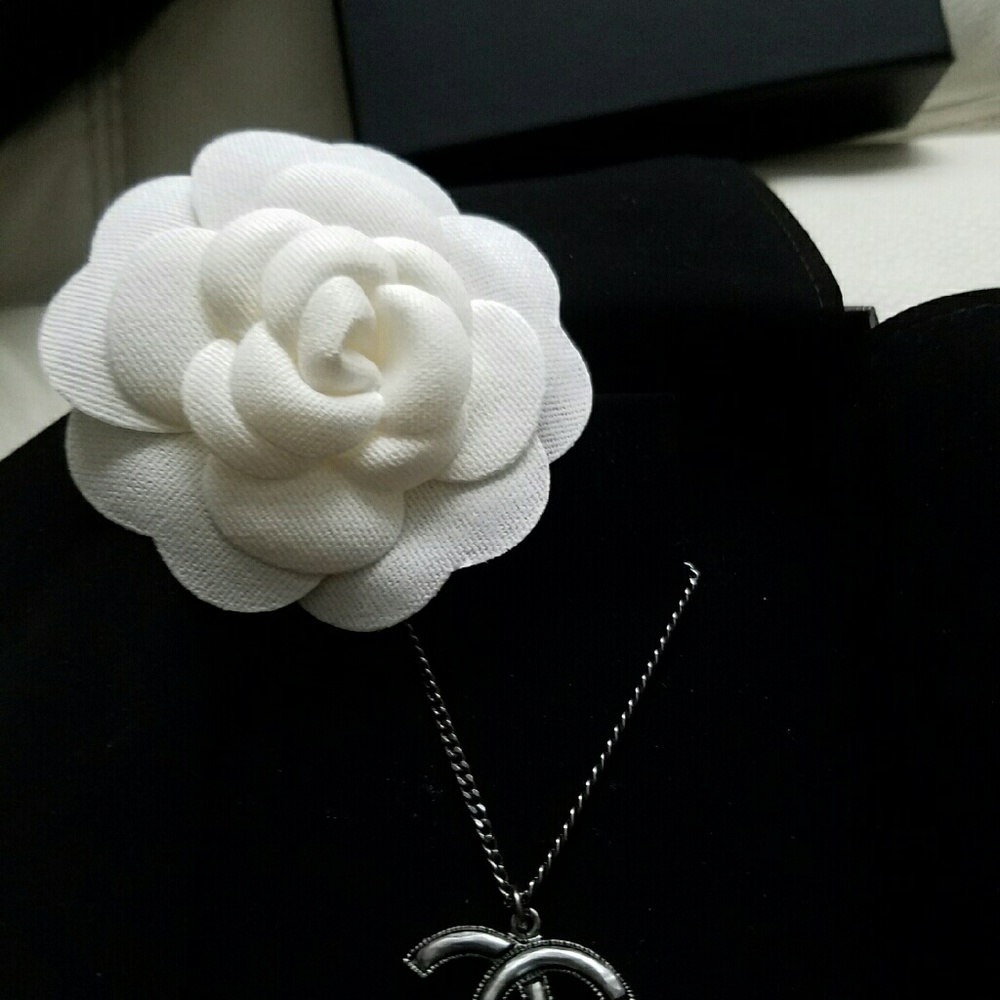 CHANEL CC LOGO NECKLACE