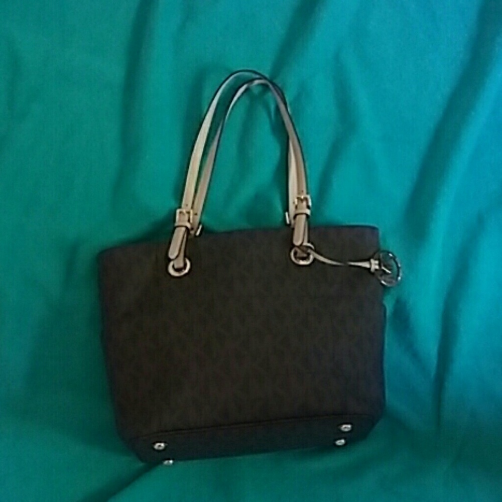 Sold***Michael Kors Jet Set Tote