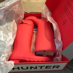 Hunter boots sz 8 - bright coral