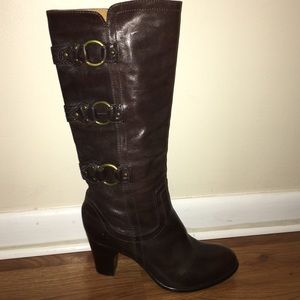 BRAND NEW FRYE heeled boots (Style: Fiona 3 Strap)