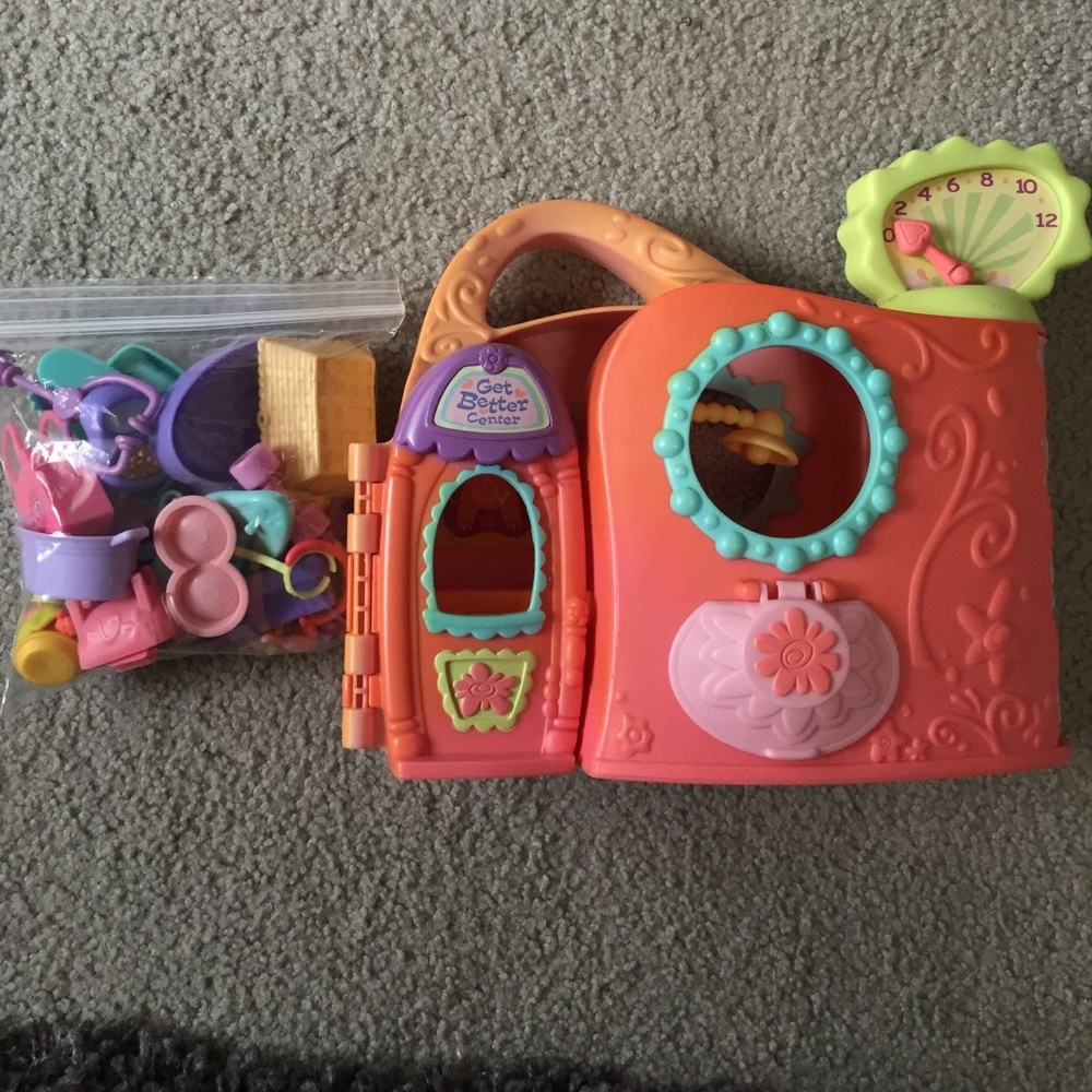 Littlest Pet Shop Vet Playset and Acessories