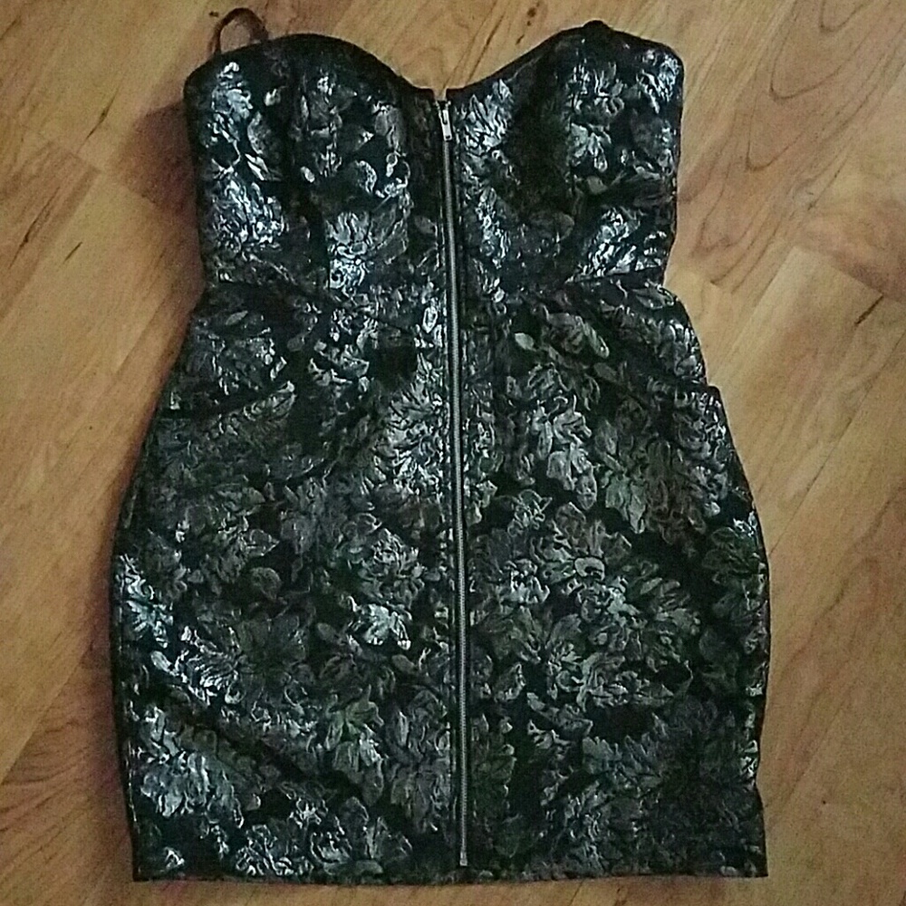 Strapless dress