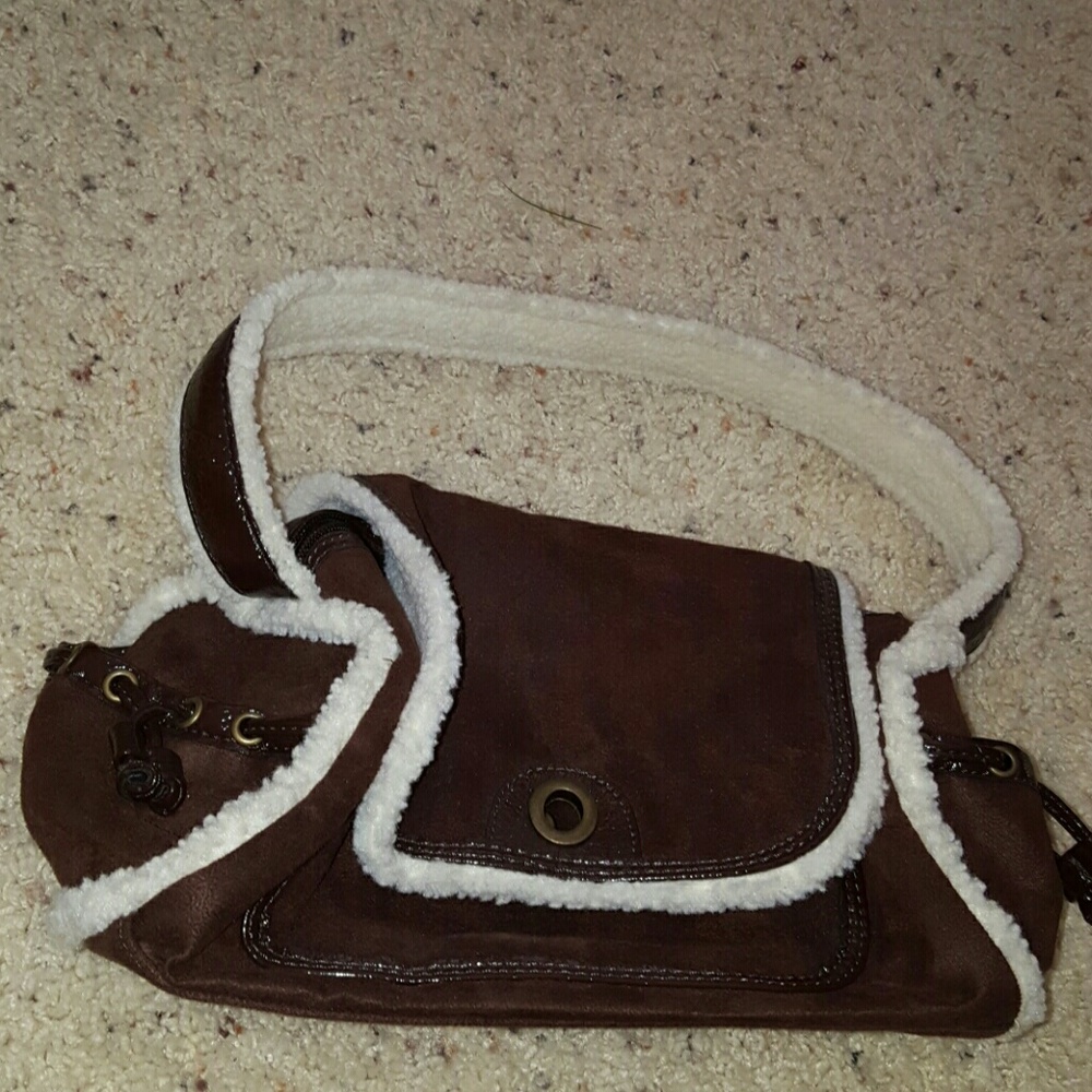 (Winter handbag) Received as a  gift w/purchase.