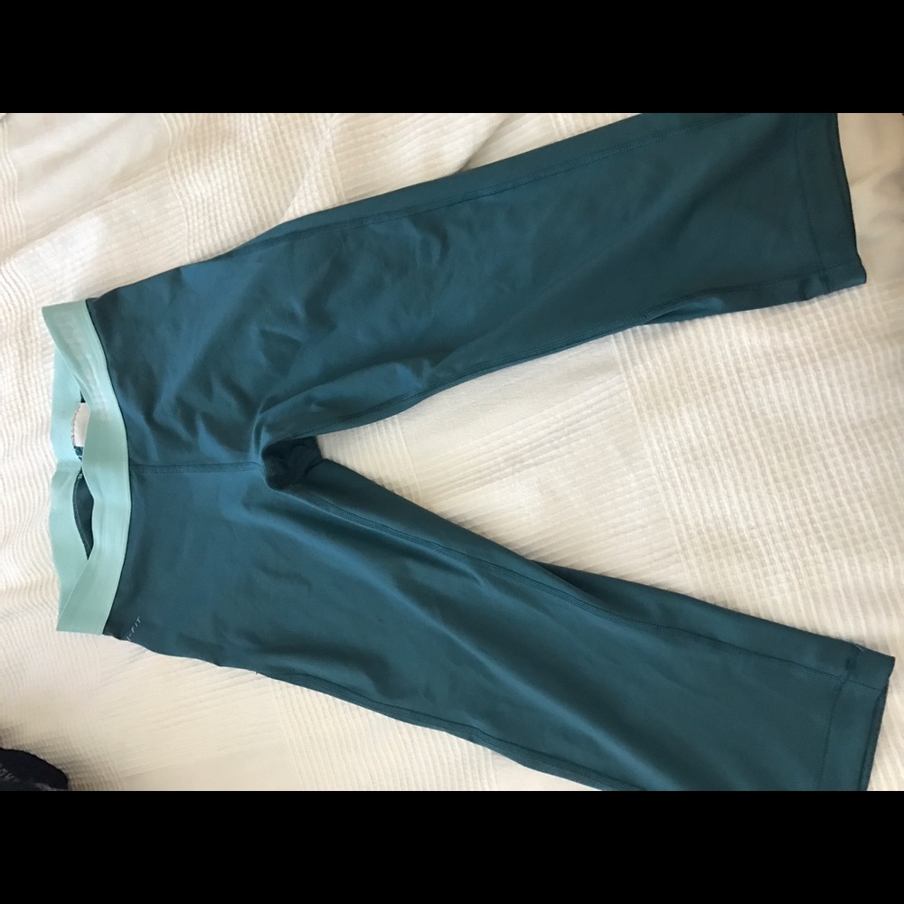 Nike compression crop pants