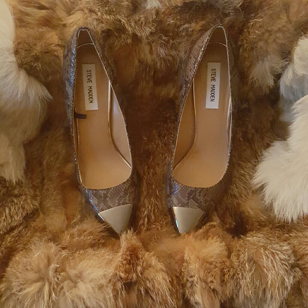 Steve Madden pumps