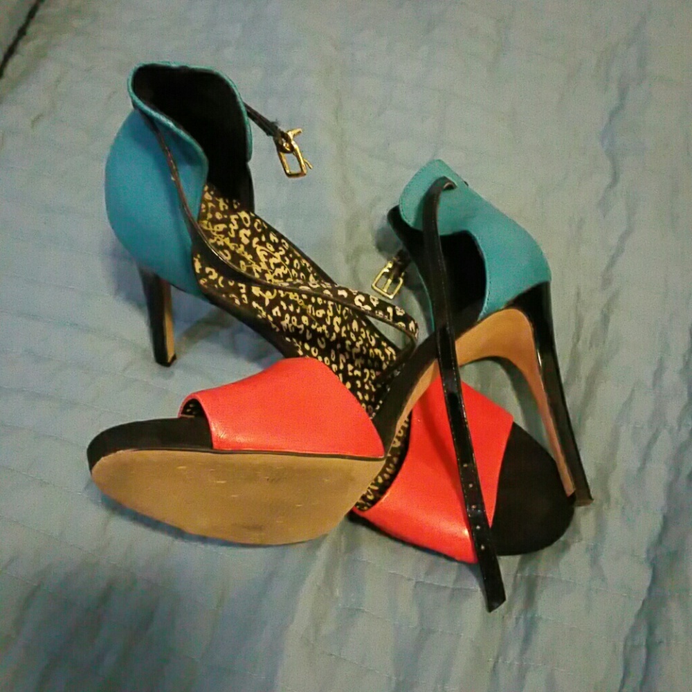 OPEN TOE COLOR BLOCKED HEELS