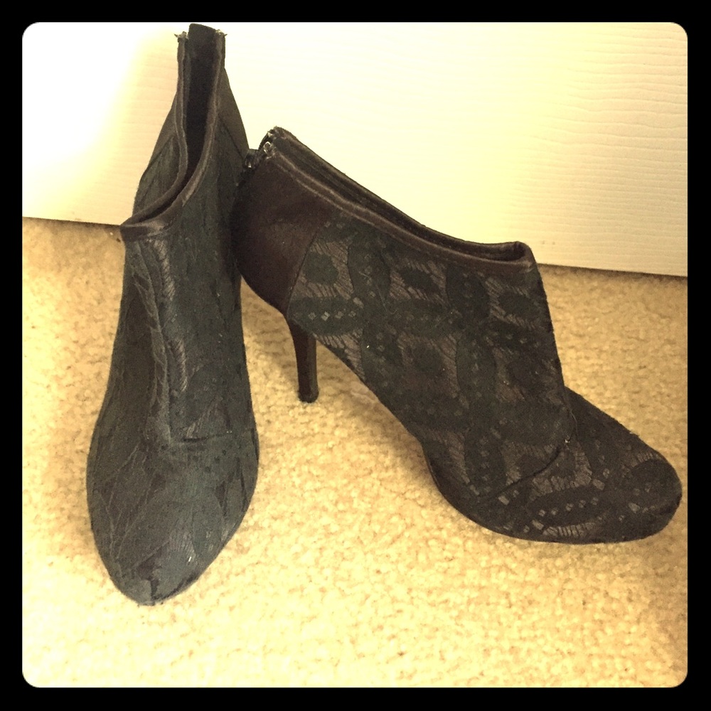 Maurice's Black lace & satin zip up ankle booties