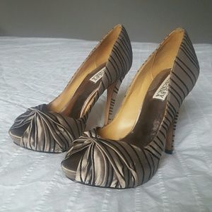 Open toe pumps