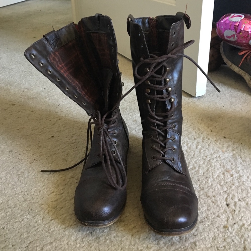 Combat boots