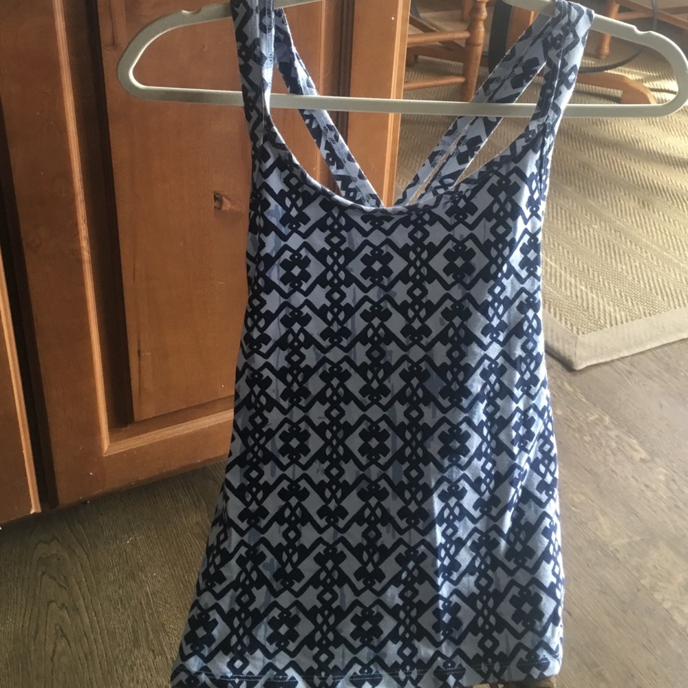 Geometric design yoga top