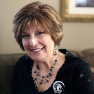 Meet your Posher, Crystal