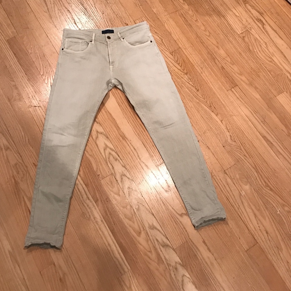 Men's Zara skinny jeans with shredded bottoms