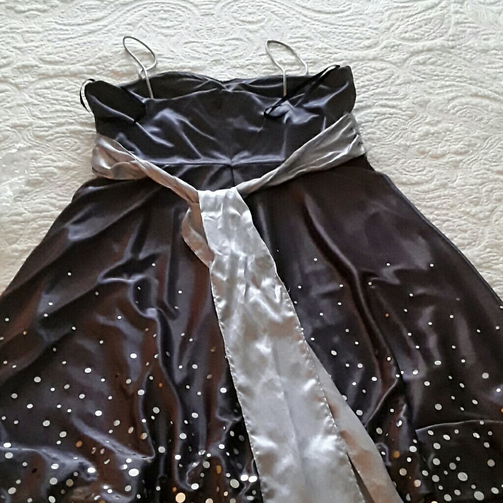 Dress - Picture 3 of 3