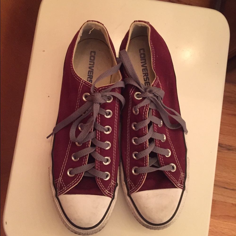 maroon converse