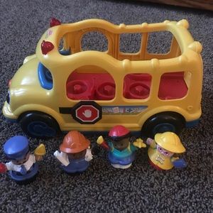 Little people bus and 4 little people
