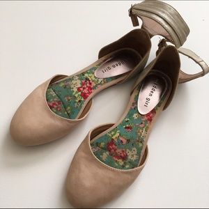 Madden Girl Flats 8.5