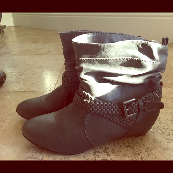 Grey Booties size 8.5 - Picture 1 of 3