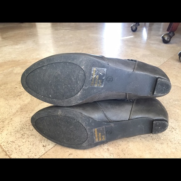 Grey Booties size 8.5 - Picture 2 of 3