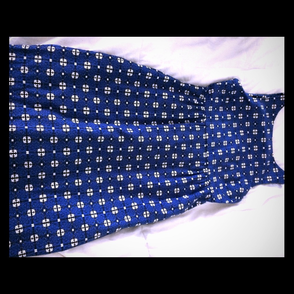 Sleeveless dress with pockets.  Cotton.