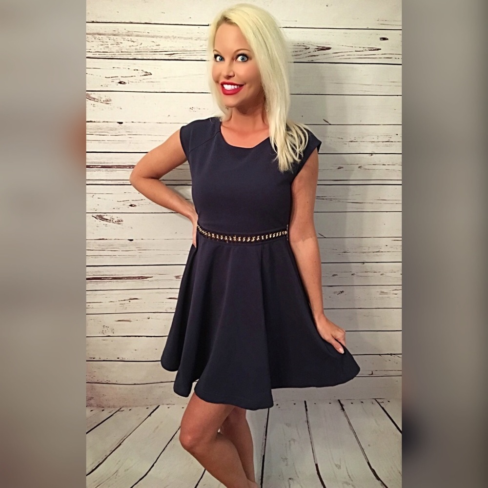 Ribbed fit n flare gold detail dress in navy! - Picture 2 of 2