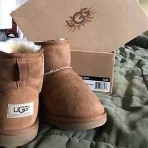 Authentic kiddie Mini Uggs EUC