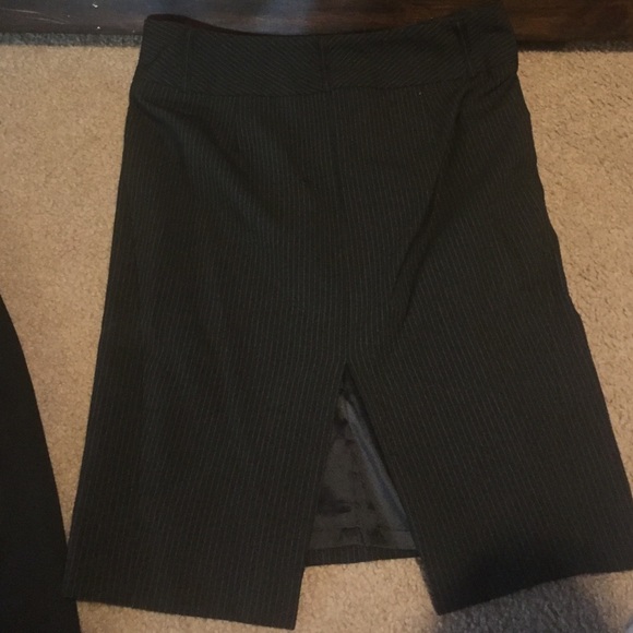Black express skirt with pin stripes - Picture 2 of 2
