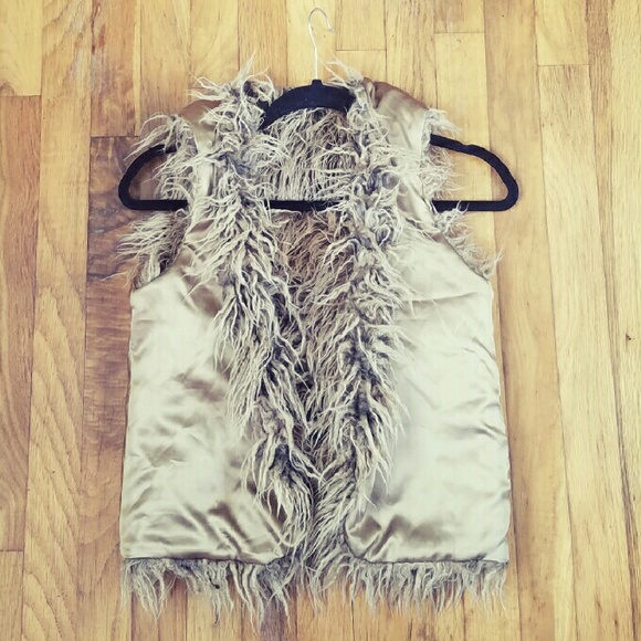 Gypsy Camp REVERSIBLE Faux fur / satin vest - Picture 2 of 4