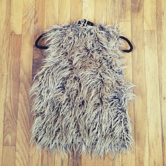 Gypsy Camp REVERSIBLE Faux fur / satin vest - Picture 3 of 4