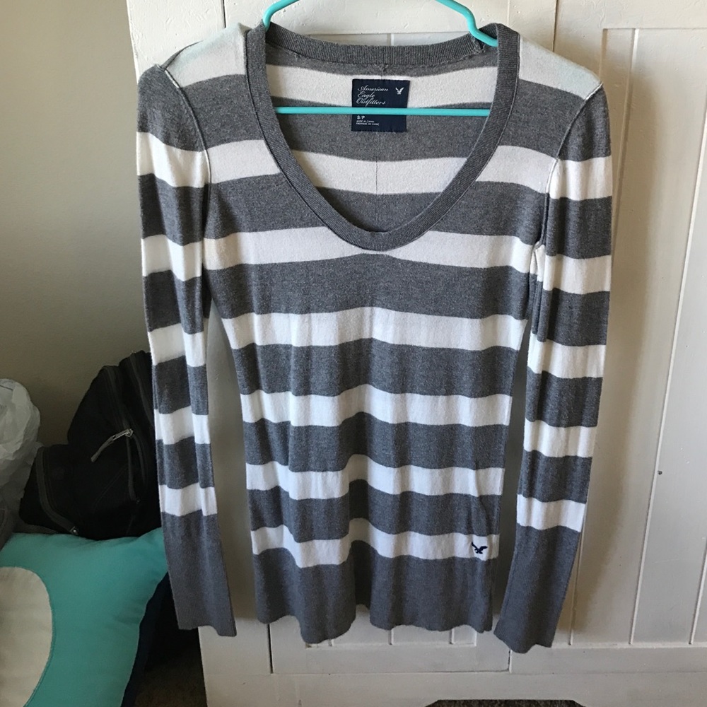Grey/white sweater long sleeve