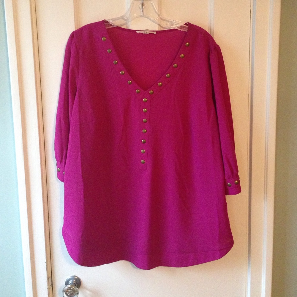 Purple pink peony tunic w/ v-neck & stud details