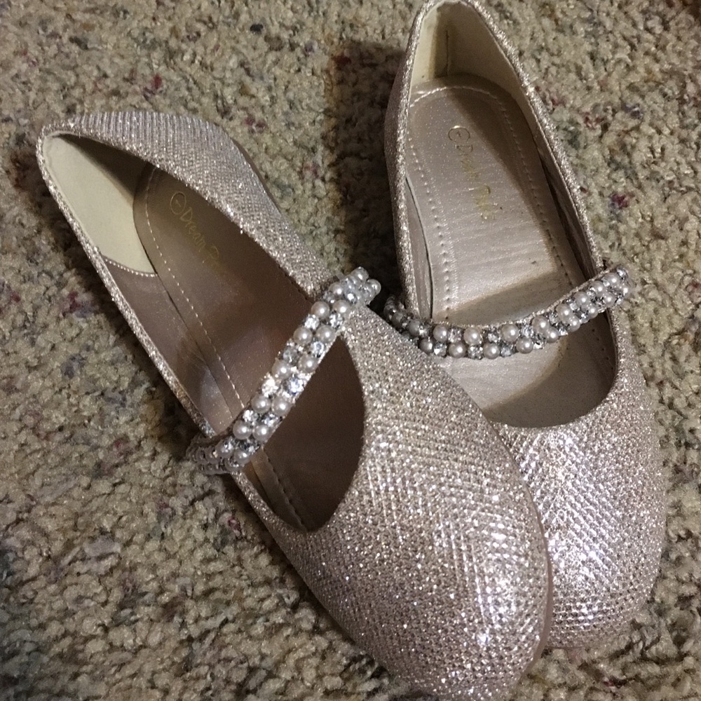 Girls gold glitter shoes