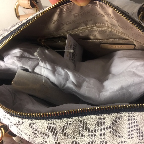 🎉HP🎉🎈sale🎈Micheal Kors logo satchel - Picture 2 of 4