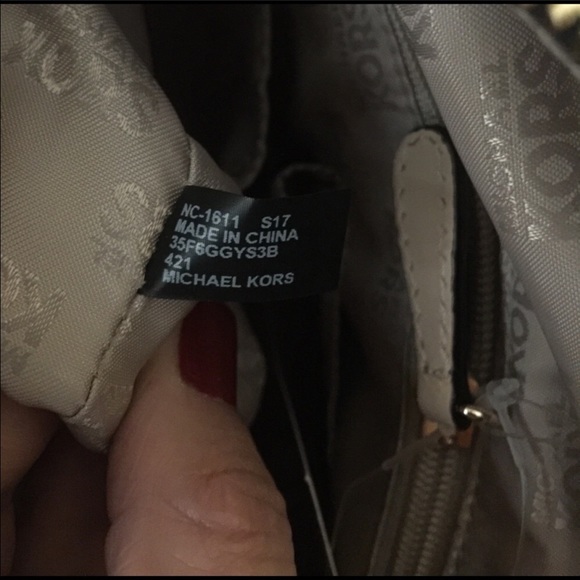 🎉HP🎉🎈sale🎈Micheal Kors logo satchel - Picture 4 of 4