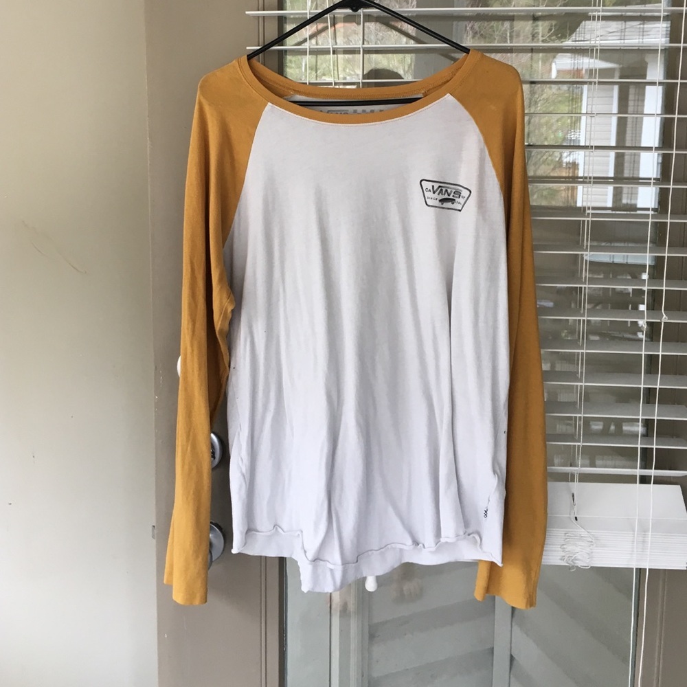 Women's raglan tee