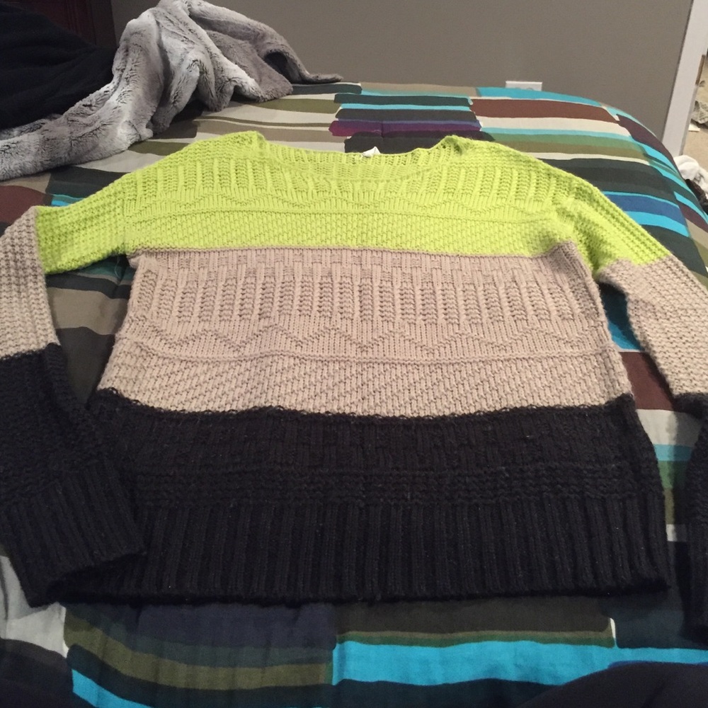 Willow & Clay size M sweater