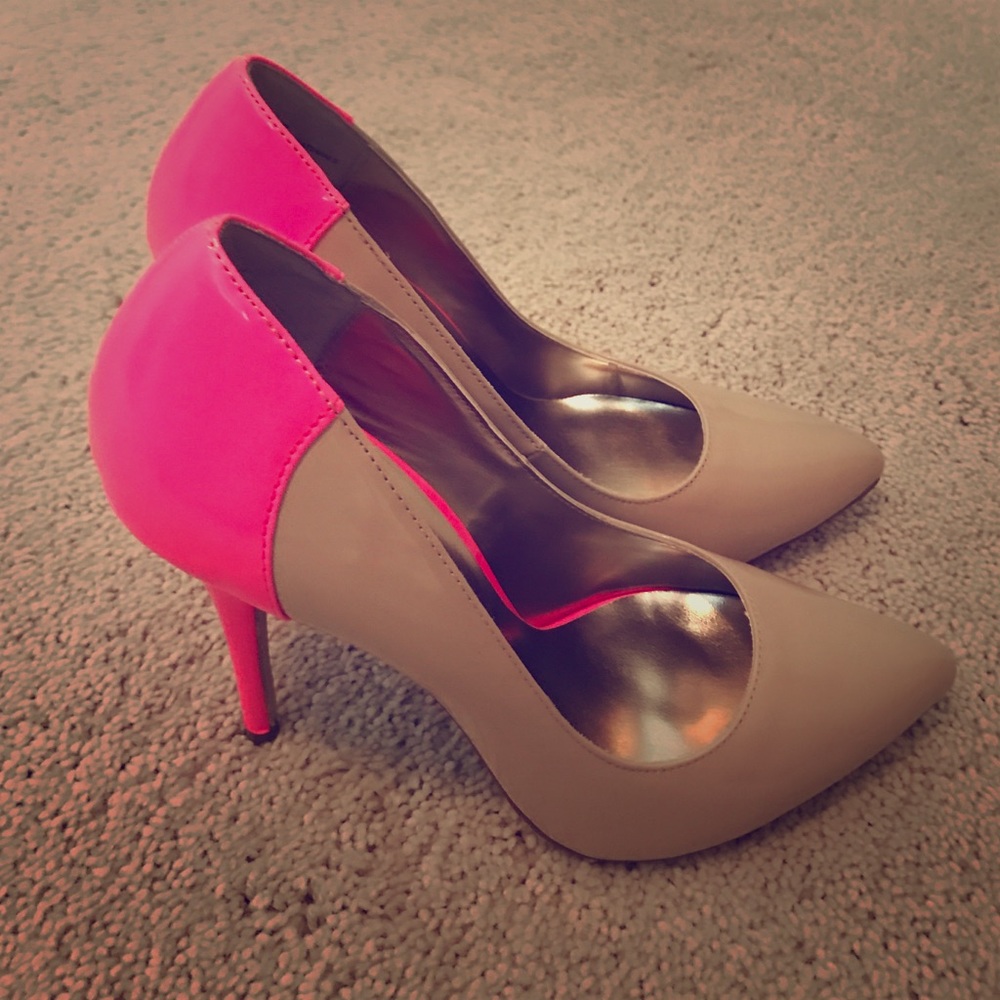$10 2 hours only!!! Steve Madden colorblock pumps