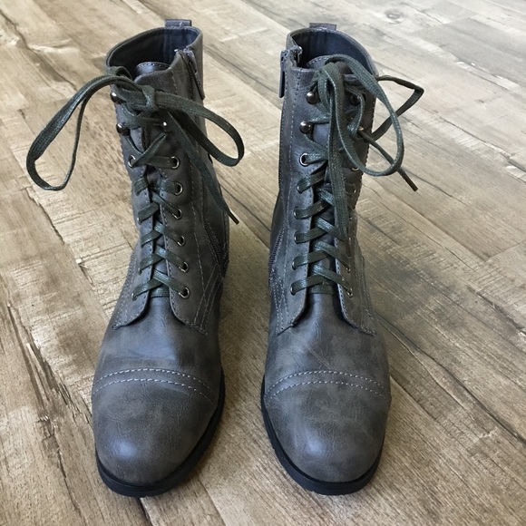 Wanted Shoes - Wanted brand Gray lace up combat boots 9.5 EUC