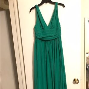 Emerald Green Sleeveless V-Neck Semi-Formal Dress