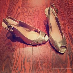 Gold sling back back, peep toe heel