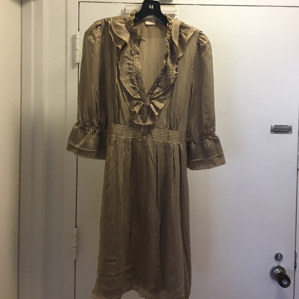 Silk dress with ruffled collar