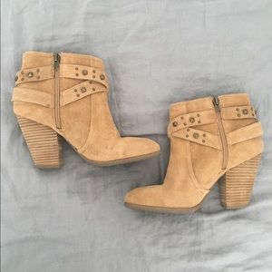 Chic suede booties